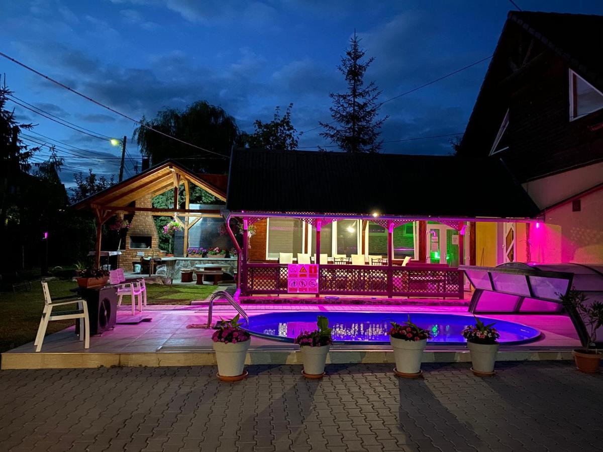 Отель Vila Eszter Совата Экстерьер фото